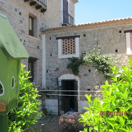 La Gatta Sul Tetto Bed & Breakfast Rossano Exterior photo