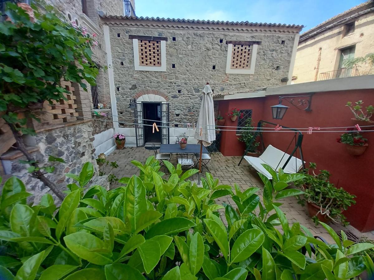 La Gatta Sul Tetto Bed & Breakfast Rossano Exterior photo